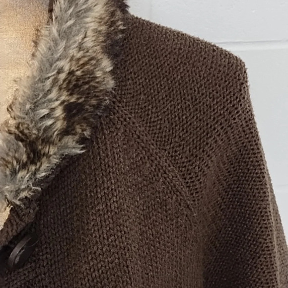 Daisy Fuentes Brown Button-up 3/4 Sleeve Faux Fur Trimmed Cardigan Jacket - Picture 14 of 17